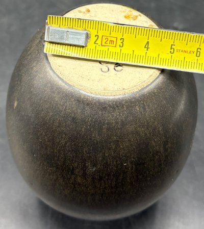 VASE AUS EMAILLIERTEM STEINZEUG