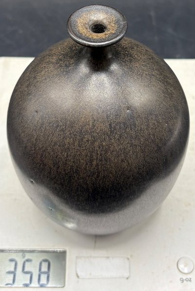 VASE AUS EMAILLIERTEM STEINZEUG