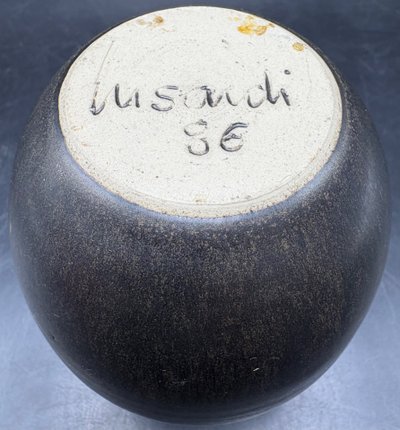 VASE AUS EMAILLIERTEM STEINZEUG