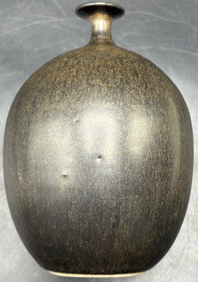 VASE AUS EMAILLIERTEM STEINZEUG
