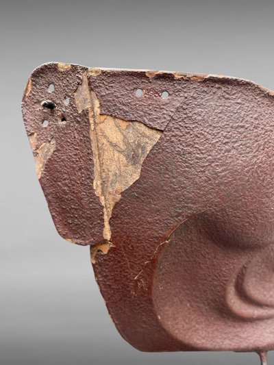 Mempo-Samurai-Halbmaske aus lackiertem Eisen – Edo-Zeit (1603–1868).