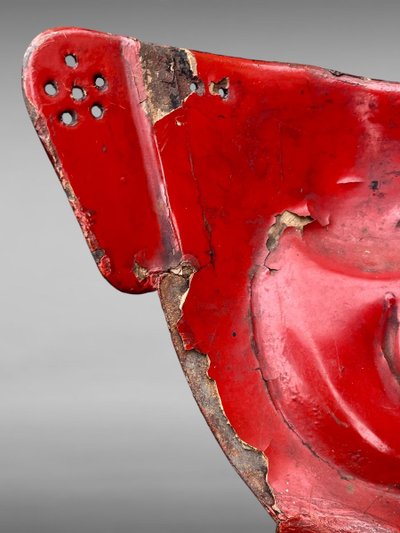 Mempo-Samurai-Halbmaske aus lackiertem Eisen – Edo-Zeit (1603–1868).