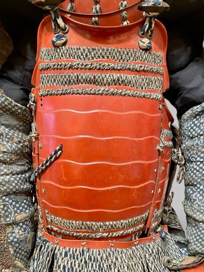 Armatura completa da samurai rossa - Periodo Edo (1603 - 1868).