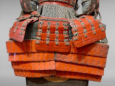 Armatura completa da samurai rossa - Periodo Edo (1603 - 1868).