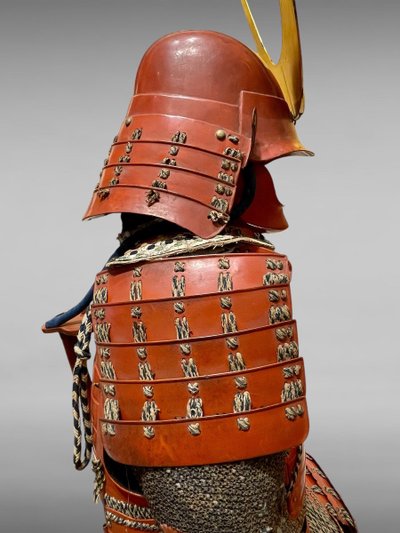 Armatura completa da samurai rossa - Periodo Edo (1603 - 1868).