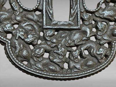 Tsuba mokko gata in ferro traforato e cesellato con decorazione shishi con il suo certificato.NBTHK Hozon