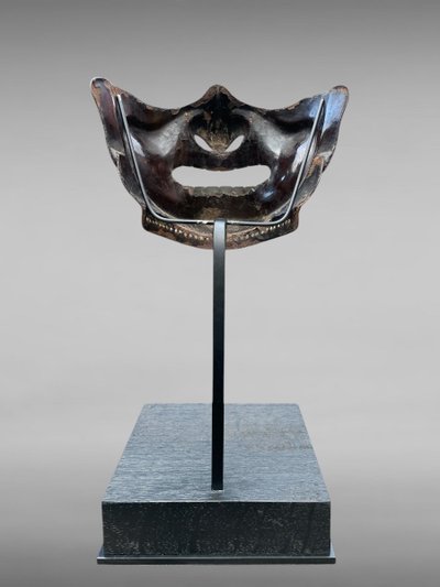 Maschera da samurai Mempo in ferro battuto - Inizio del periodo Edo (1603 - 1868).