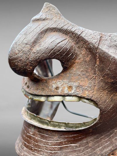 Maschera da samurai Mempo in ferro battuto - Inizio del periodo Edo (1603 - 1868).