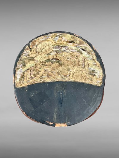 Geschnitztes hölzernes Maetate mit der Darstellung eines Oni – Edo-Zeit (1603–1868).