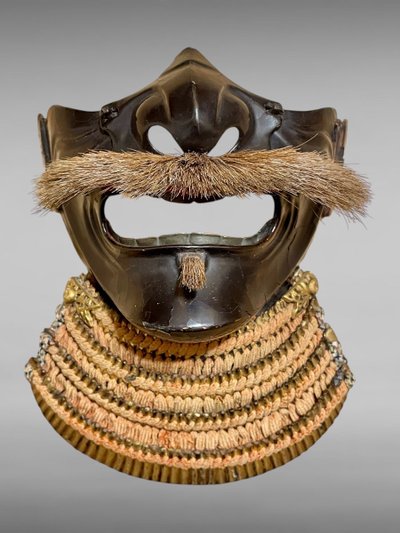 Maschera da samurai Mempo in ferro battuto - Periodo Edo (1603 - 1868).