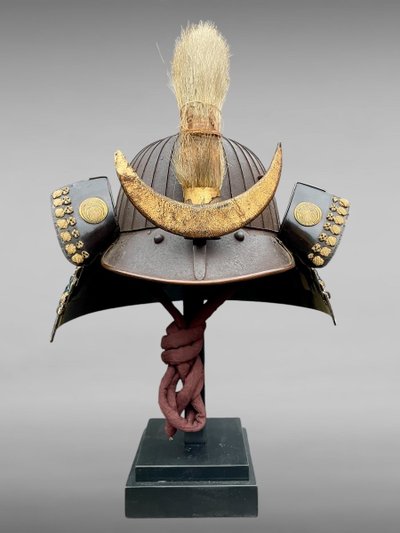 Kabuto da samurai in ferro battuto - Periodo Edo (1603-1868).