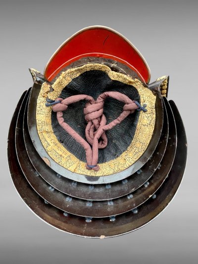 Kabuto da samurai in ferro battuto - Periodo Edo (1603-1868).