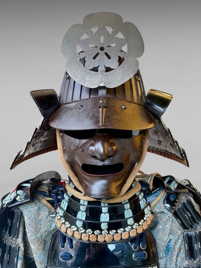 Armatura completa da samurai del clan Oda - Periodo Edo (1603 - 1868).