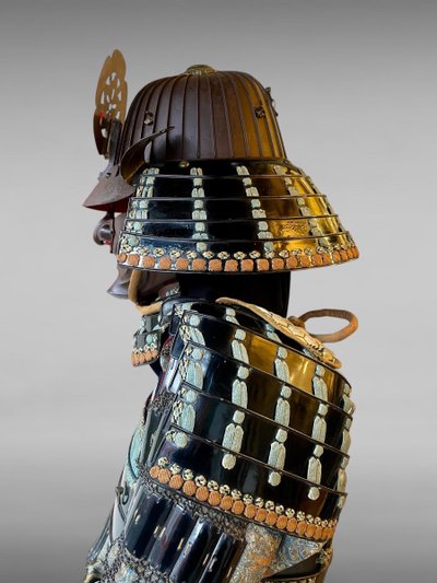 Armatura completa da samurai del clan Oda - Periodo Edo (1603 - 1868).