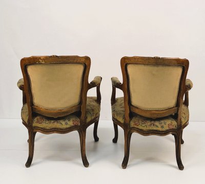 Paire de fauteuils en noyer, de style Louis XV, XXème siècle