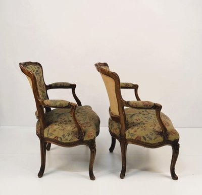 Paire de fauteuils en noyer, de style Louis XV, XXème siècle