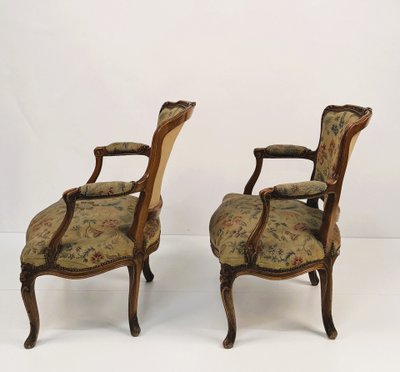 Paire de fauteuils en noyer, de style Louis XV, XXème siècle