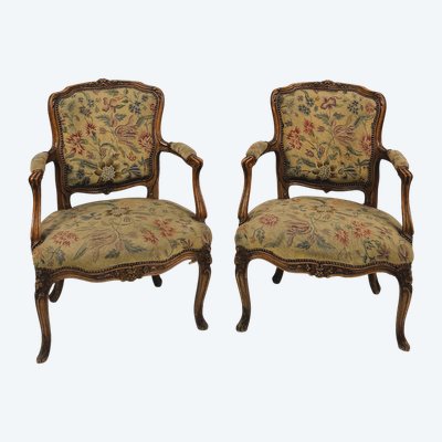 Paire de fauteuils en noyer, de style Louis XV, XXème siècle