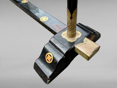Important Kimonokake Du Clan Hachikusa - Période Edo (1603-1868).