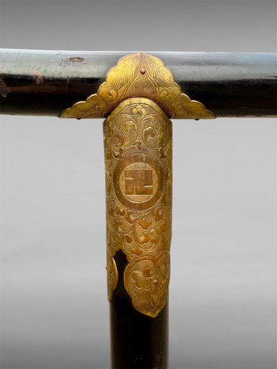 Important Kimonokake Du Clan Hachikusa - Période Edo (1603-1868).