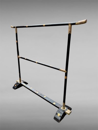 Important Kimonokake Du Clan Hachikusa - Période Edo (1603-1868).