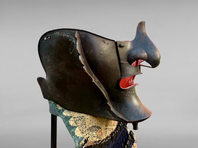 Samurai-Halbmaske Mempo Ryubu Aus Schmiedeeisen - Edo-Zeit (1603 - 1868).