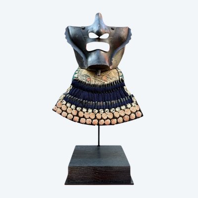 Samurai-Halbmaske Mempo Ryubu Aus Schmiedeeisen - Edo-Zeit (1603 - 1868).
