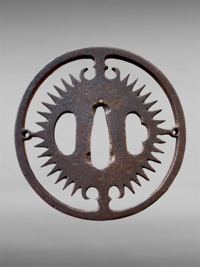 Tsuba Maru Gata En Fer Forgé Avec Certificat NBTHK - Période Edo (1603-1868).