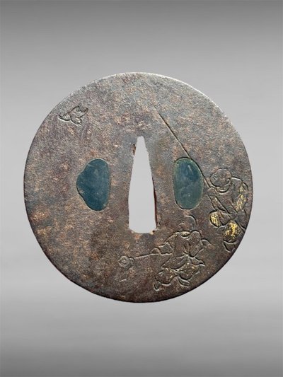 Tsuba Maru Gata in ferro battuto, firmato, con certificato Nbthk - Periodo Edo (1603-1868).