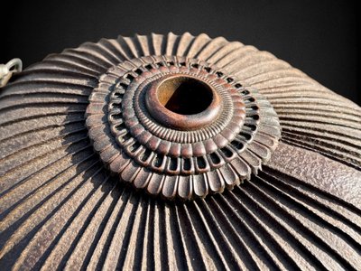 Kabuto De Samurai à 62 Lamelles En Fer Forgé - Période Edo (1603-1868).