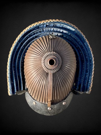 Kabuto De Samurai à 62 Lamelles En Fer Forgé - Période Edo (1603-1868).