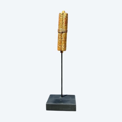 Maetate En Bois Sculpté Figurant Un Kakémono Roulé - Période Edo (1603 - 1868).