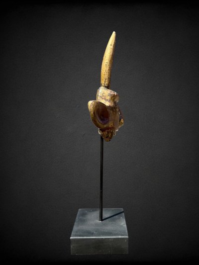 Maetate En Bois Sculpté Figurant Une Tête Oni - Période Edo (1603 - 1868).