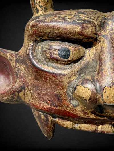 Maetate En Bois Sculpté Figurant Une Tête Oni - Période Edo (1603 - 1868).