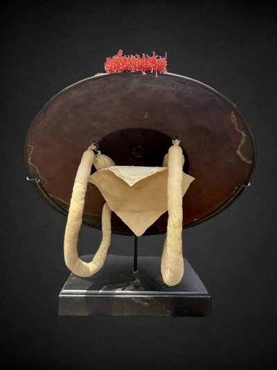 tres rare Jingasa de Moine Soldat signé Munesuke MYOCHIN (1688-1735).