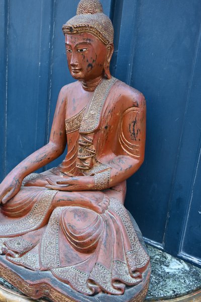 importante statue de Boudha en laque rouge XIX