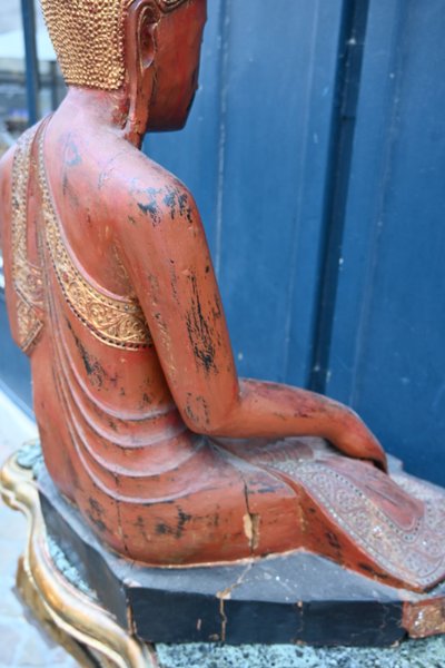 importante statue de Boudha en laque rouge XIX