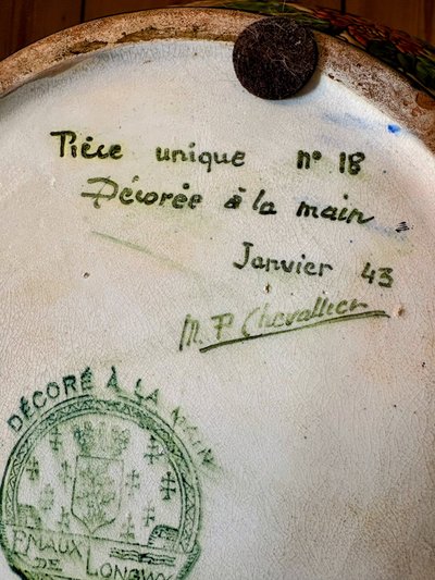 Emaillierte Blumenvase aus Longwy - Einzelstück signiert M. P. Chevallier, Januar 1943