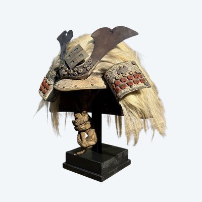 Kabuto De Samurai orné de crin blanc - Période Edo (1603-1868).