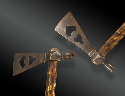 KRIEGSAXT, DIE EINEN PFEIFENOFEN BILDET - TOMAHAWK - PLAINS-INDIANER