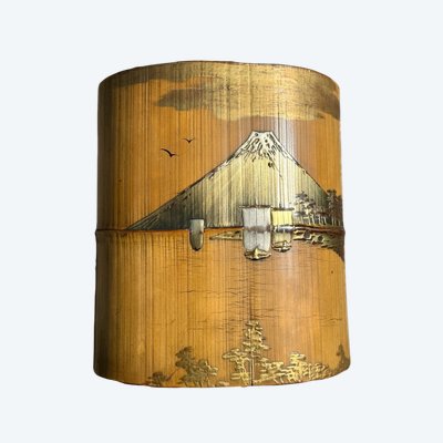 Boite couverte tebako en bambou laqué à décor d’un paysage lacustre au mont Fuji - Période Edo