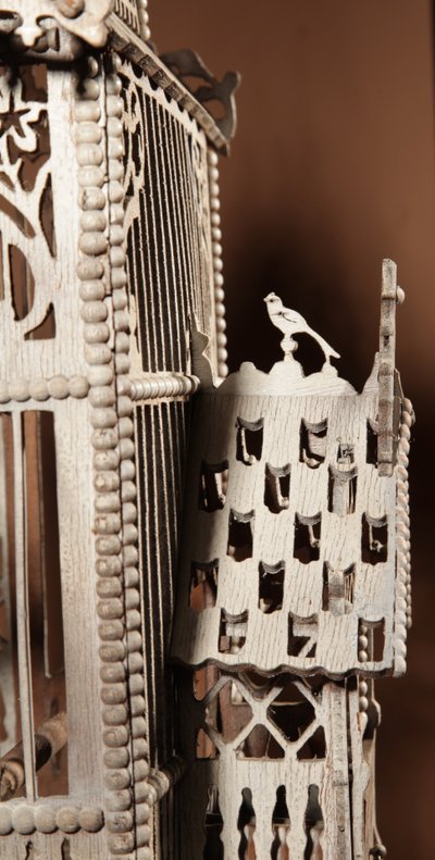   Cage à oiseaux rare, art populaire, ajourée, style continental, vers 1920.