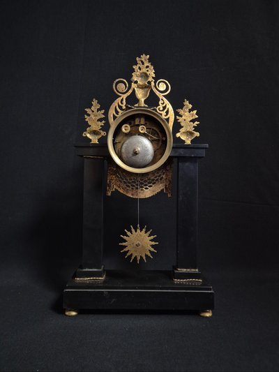 pendule portique marbre et bronze doré époque empire