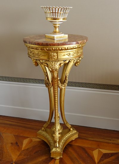 An Empire-period gilt and gold Paris porcelain openwork bowl - Restoration period