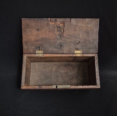 coffret de dentelière En Noyer Sculpté Art Populaire
