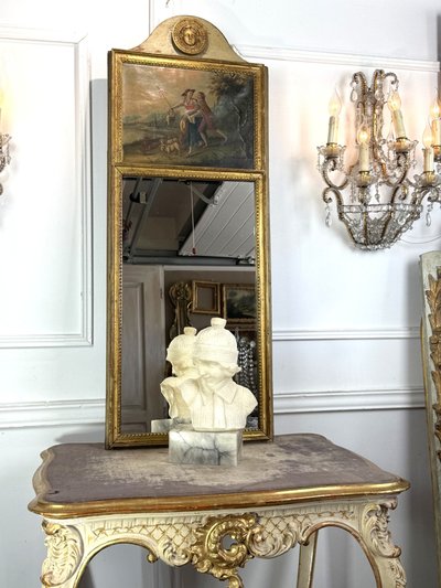 19th CENTURY EMPIRE STYLE LAMQUED AND GILDED WOOD TRUMP WITH A SHEPHERD DECORATIVE