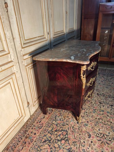 Commode d époque Louis XV en marqueterie estampillée HEDOUIN 