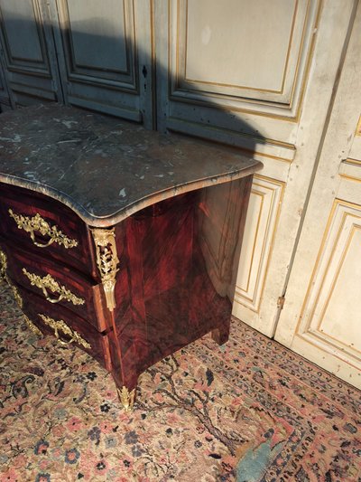 Commode d époque Louis XV en marqueterie estampillée HEDOUIN 