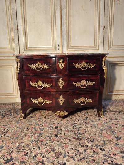 Commode d époque Louis XV en marqueterie estampillée HEDOUIN 