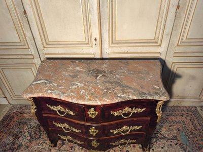 Commode d époque Louis XV en marqueterie estampillée HEDOUIN 